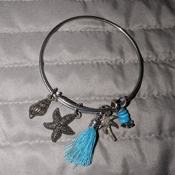 $1 with Bundle ~ Beach Charm Bangle Bracelet 4727 - Picture 1 of 3